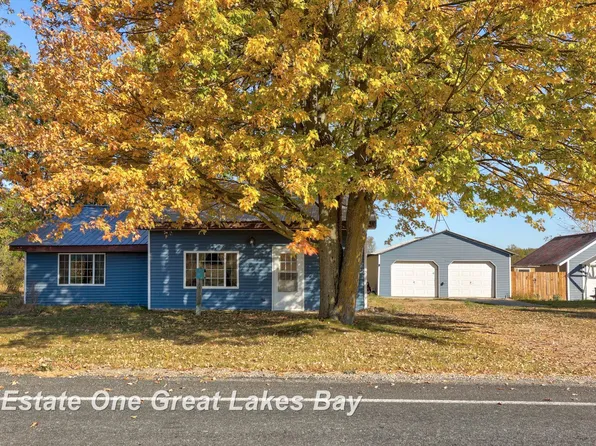9515 E Condensery Rd, Carson City, MI 48811