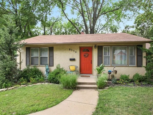 8530 Grandview Ln, Overland Park, KS 66212