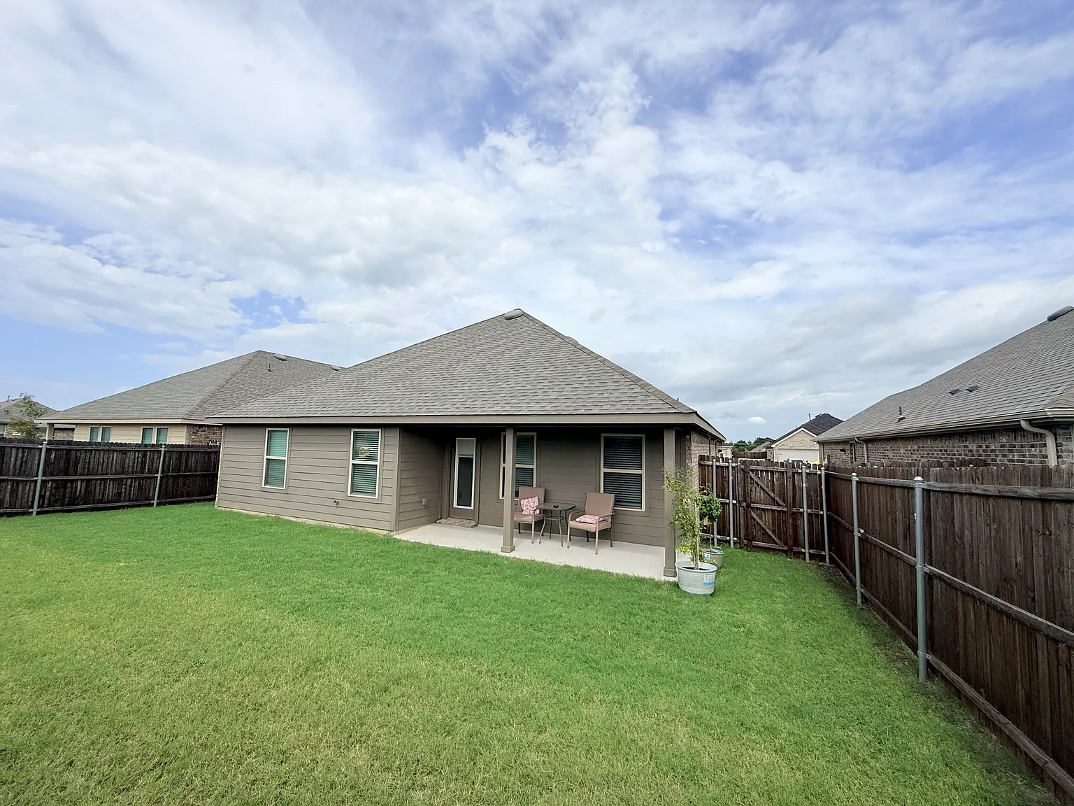 4 bed, 2014 sqft, $2,195 — Photo 1