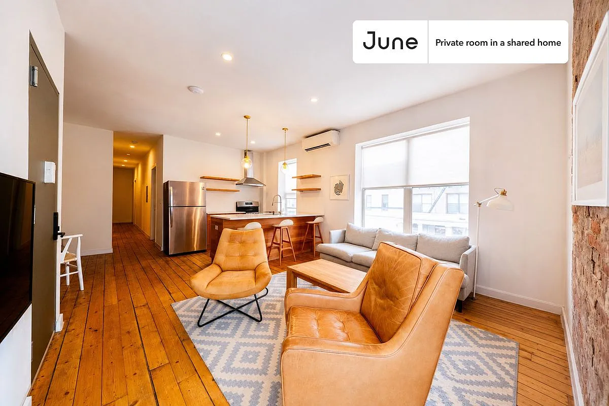 Queen bedroom in 4 bed/2 bath home in Prospect Lefferts Gardens #1840 C — Photo 3