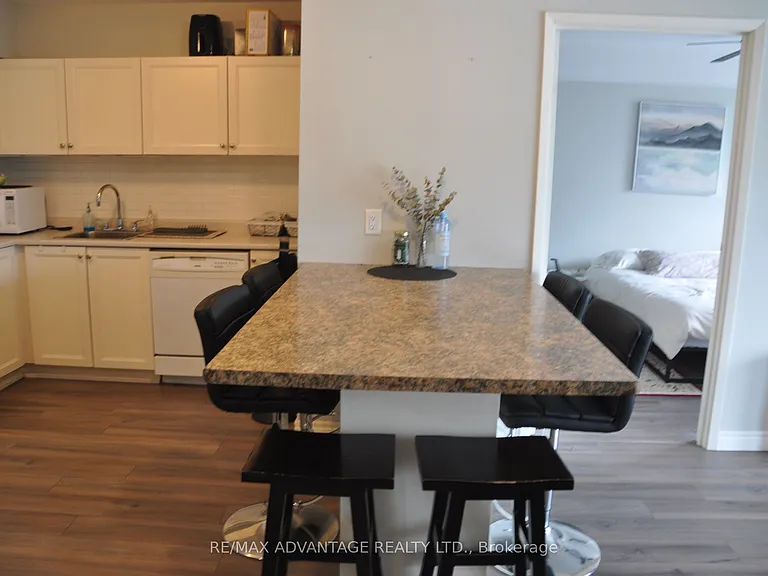 9 Jacksway Cres #211 — Photo 6