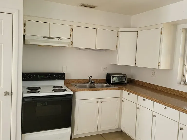 323 Kenilworth Blvd — Photo 6