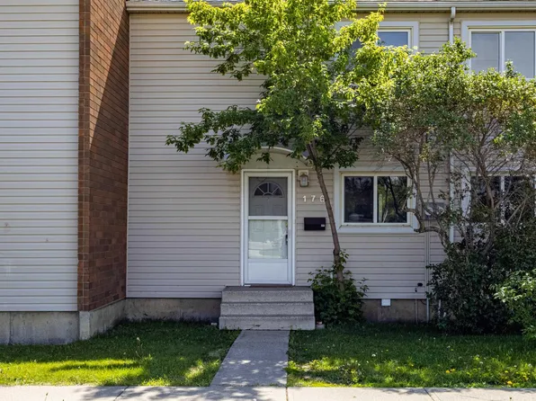 176 Centennial Ct NW, Edmonton, AB T5P 4H5