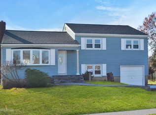 35 Jerome Ave, Hicksville, NY 11801