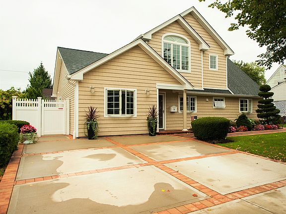 3rd image of 16 Berry Ln