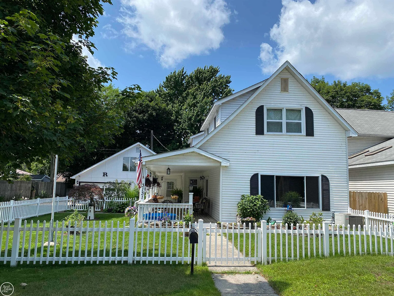 3131 Forest St photo 1