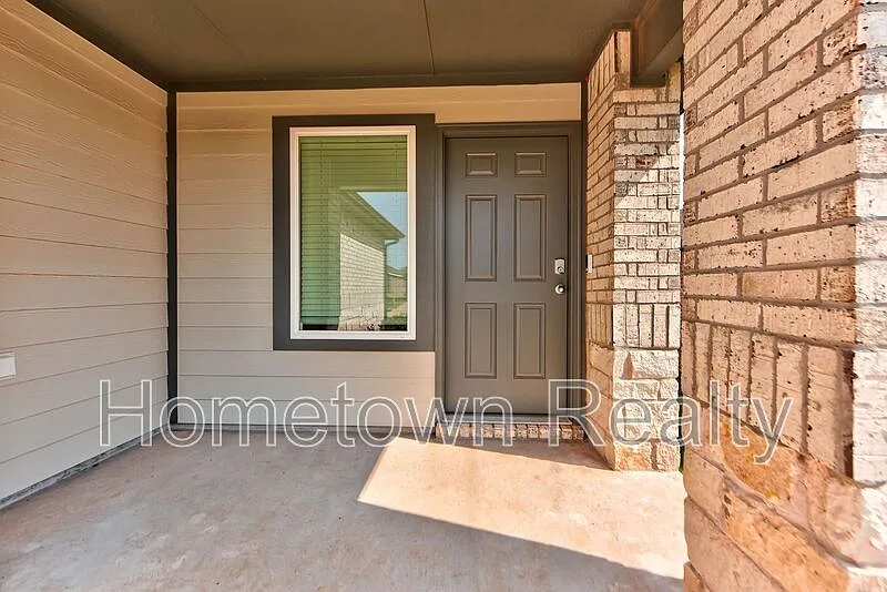4 bed, 2.0 bath, 1586 sqft, $1,795 — Photo 3