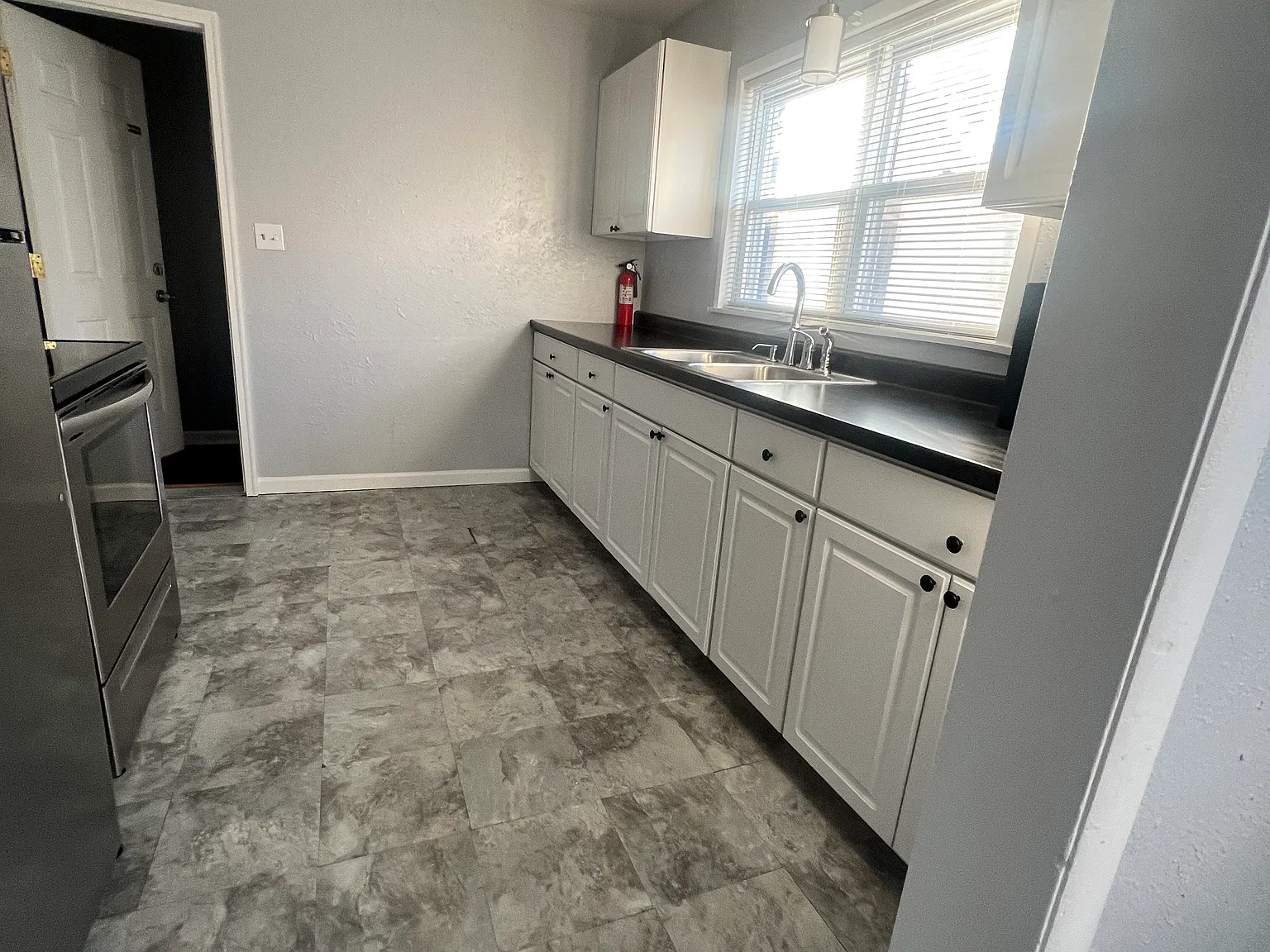 2 bed, 670 sqft, $800 — Photo 3