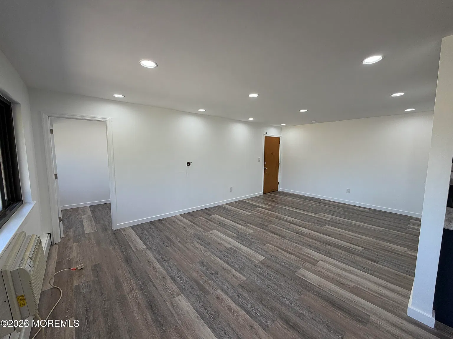 2 bed, 858 sqft, $2,300 — Photo 3