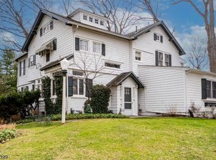 5 Oak Ridge Rd, Caldwell, NJ 07006