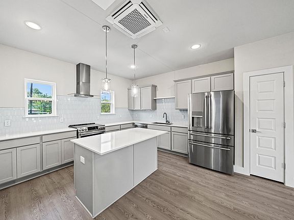 4th image of 407 Ira Ave #2102