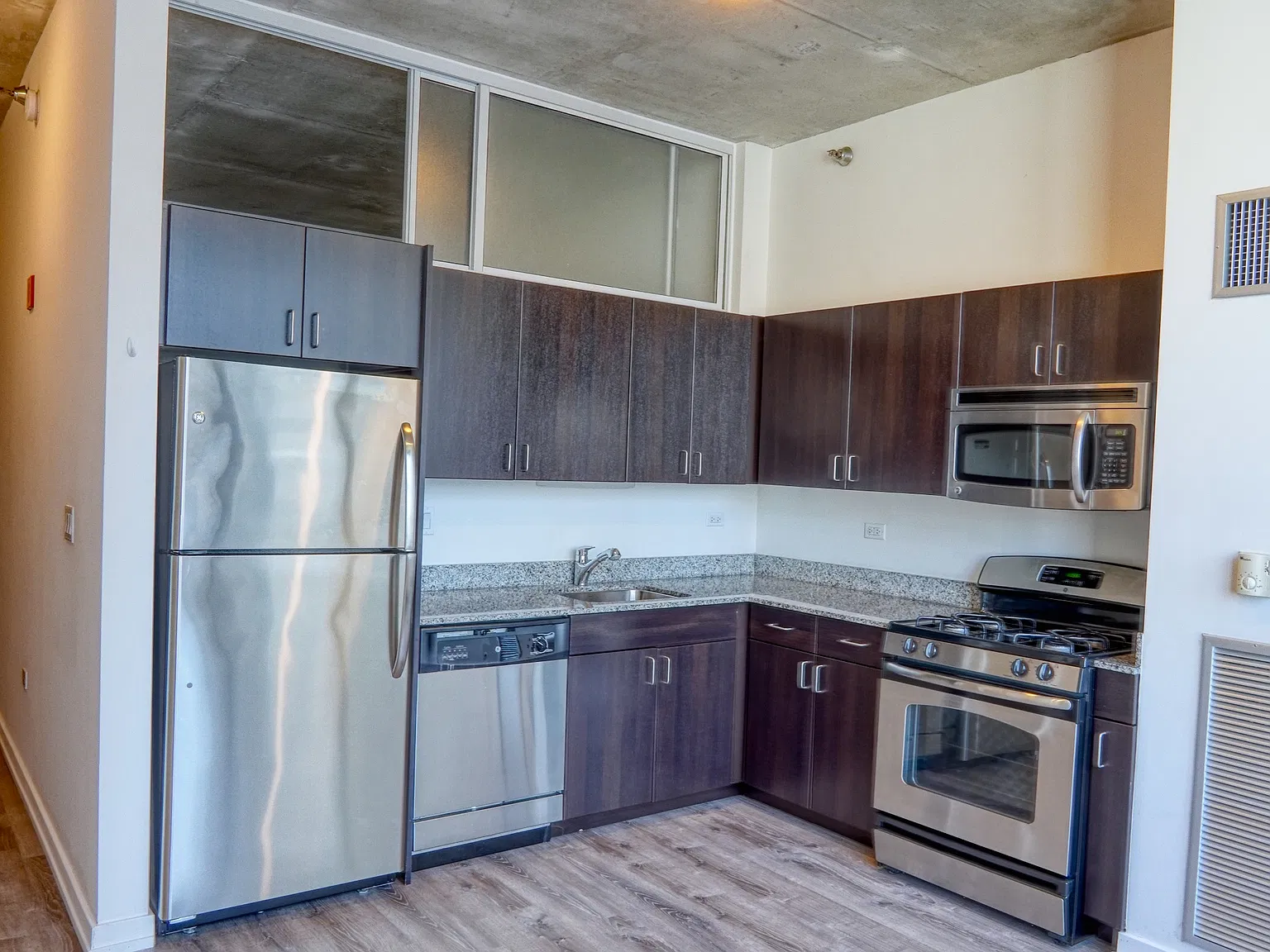 1 bed, 750 sqft, $2,100 — Photo 3