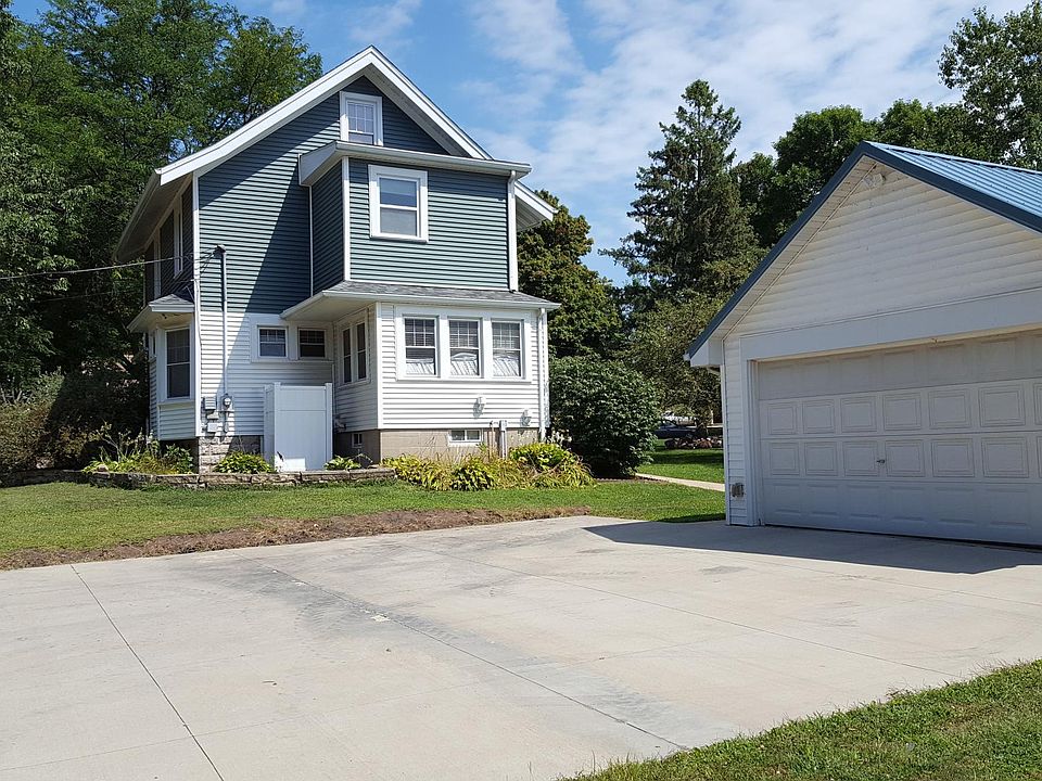 Driveway fits 4 cars