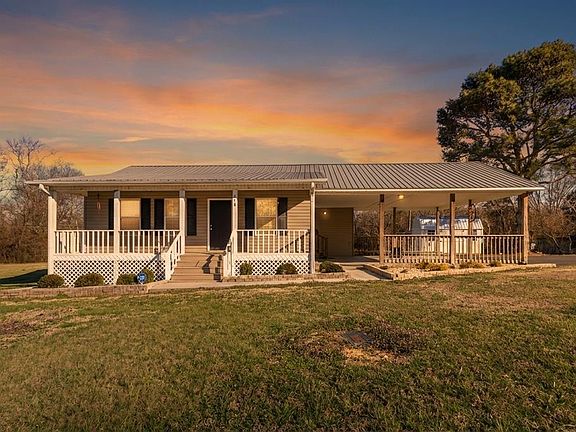 2nd image of 515 Horseshoe Bend Rd