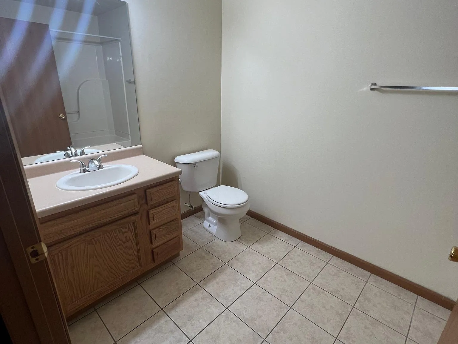 3 bed, 1000 sqft, $1,180 — Photo 3