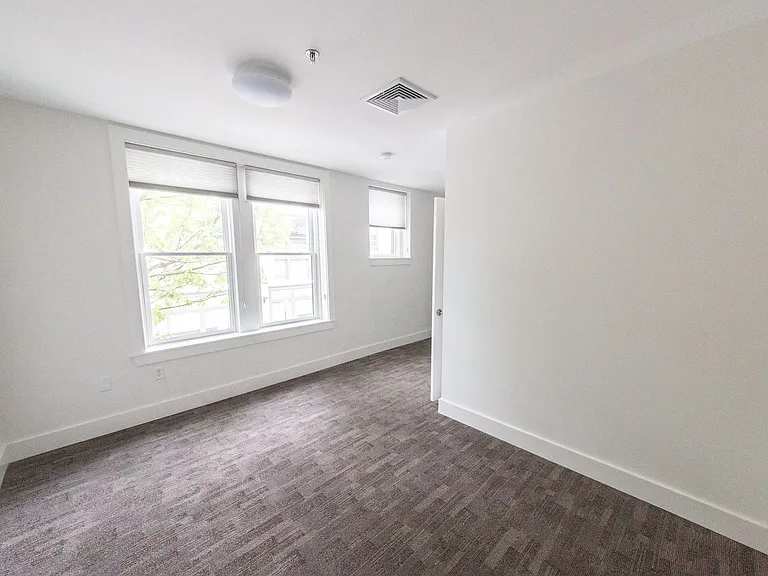 9 S Beaver St #24 — Photo 2