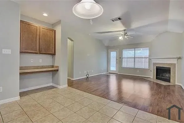 4 bed, 1970 sqft, $2,500 — Photo 2