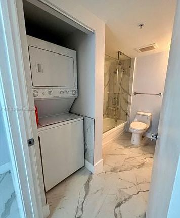 5th image of 1750 N Bayshore Dr APT 4705