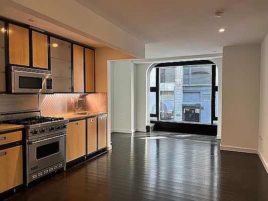 3rd image of 15 Union Sq W APT 2A
