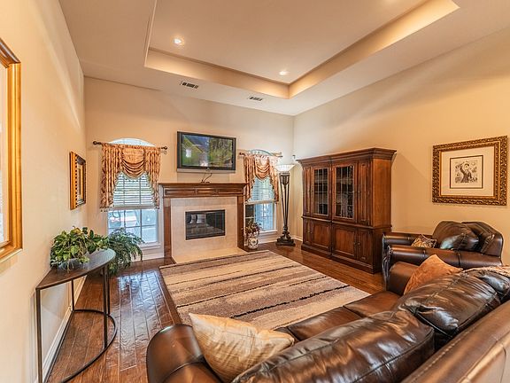 5th image of 10514 Huffines Dr