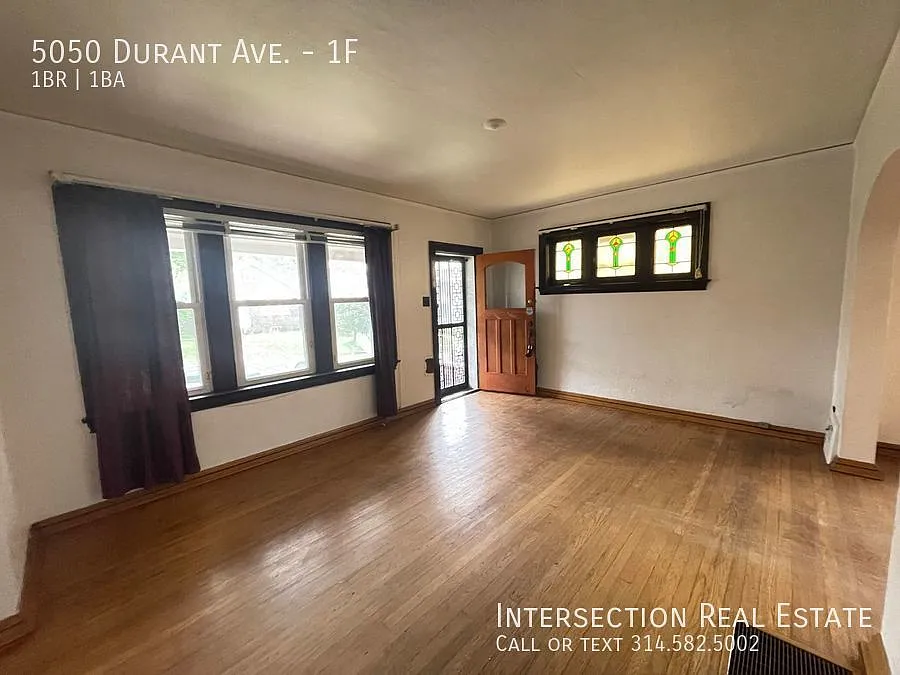 HUGE 1st Floor 1Bedroom w/ Large Front Porch — Photo 4
