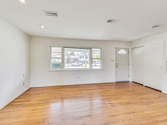 5th image of 1208 Pinewood Dr