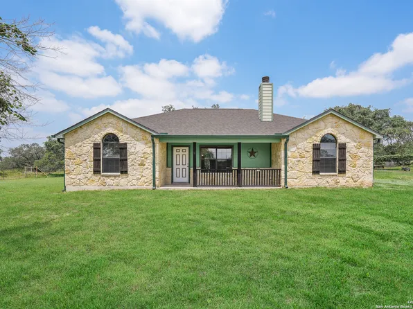 66 Sir David Ln, Poteet, TX 78065