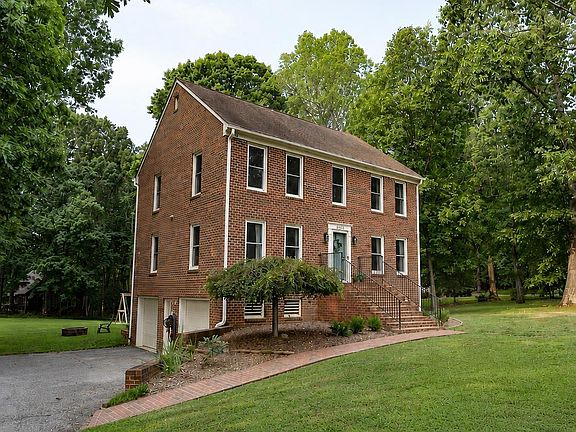 2nd image of 1569 Gladden Cir