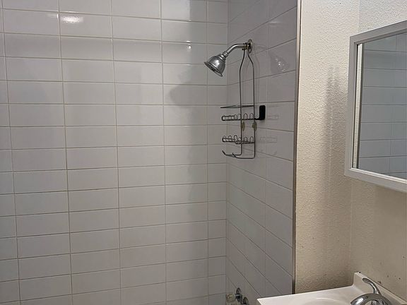 5th image of 1639 Holland Ave #4