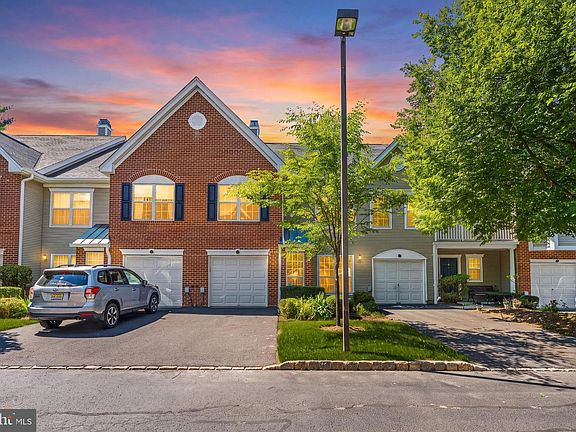 5th image of 16 Lee Ct