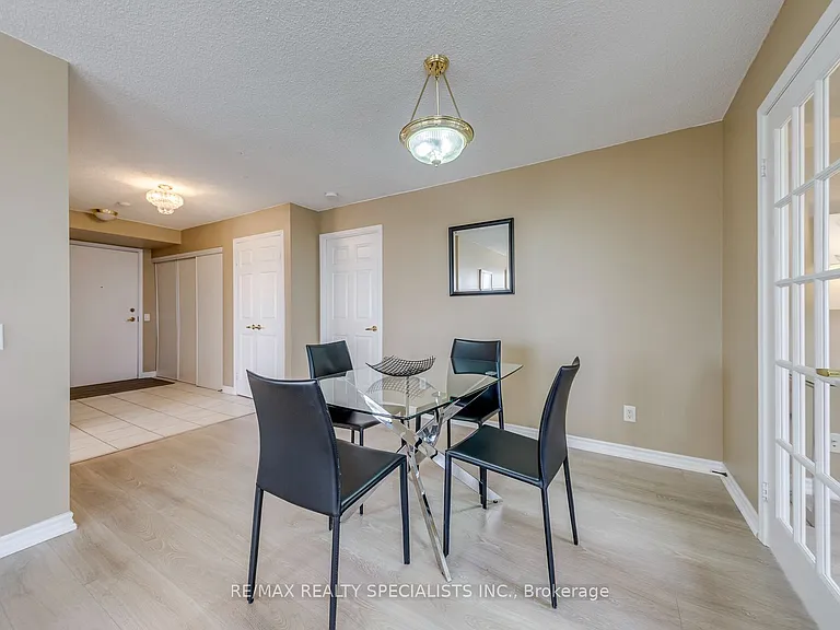 25 Kingsbridge Garden Cir W #924 — Photo 25