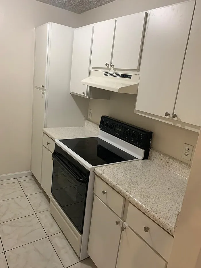2 bed, 1.0 bath, 800 sqft, $1,895 — Photo 3