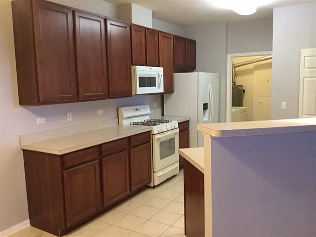 2 bed, 2.0 bath, 1283 sqft, $2,235 — Photo 2