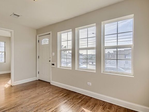 2nd image of 306 E Illinois St
