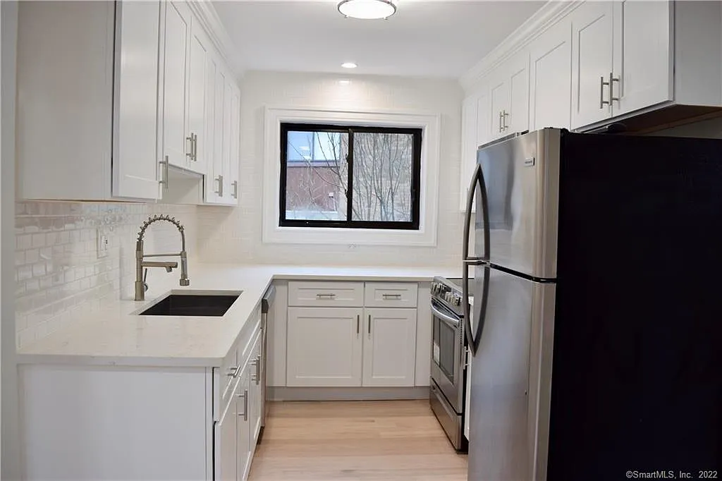 3 bed, 1177 sqft, $2,600 — Photo 1
