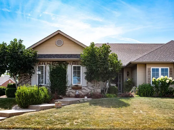 403 W Prairie Springs Dr, Chillicothe, IL 61523