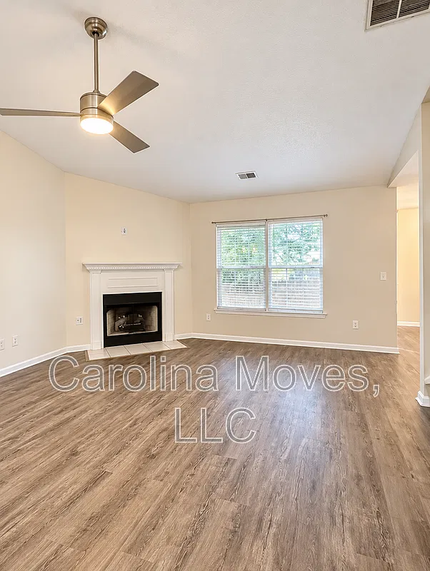 3 bed, 2.5 bath, 1700 sqft, $1,700 — Photo 2