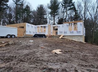 12 Lyon Grn, South Hadley, MA 01075