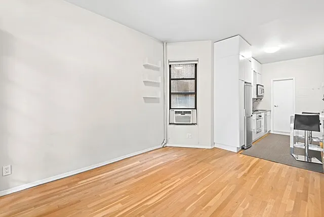 28 Perry St #3E — Photo 5