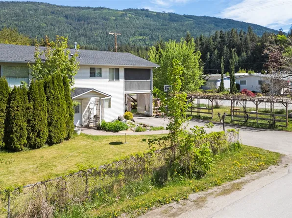 7020 51st St NE, Salmon Arm, BC V0E 1K0