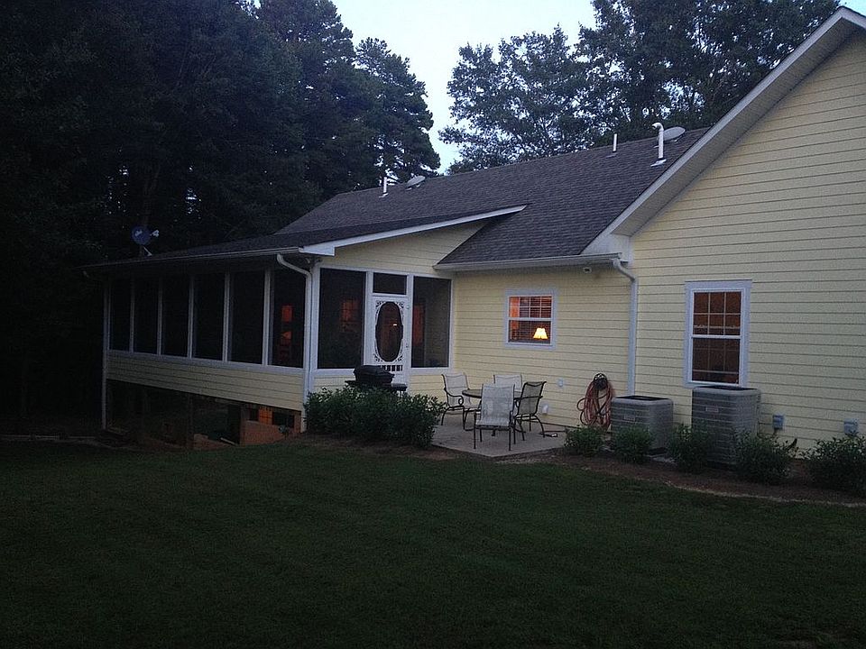 2nd image of 663 Hardy Rd