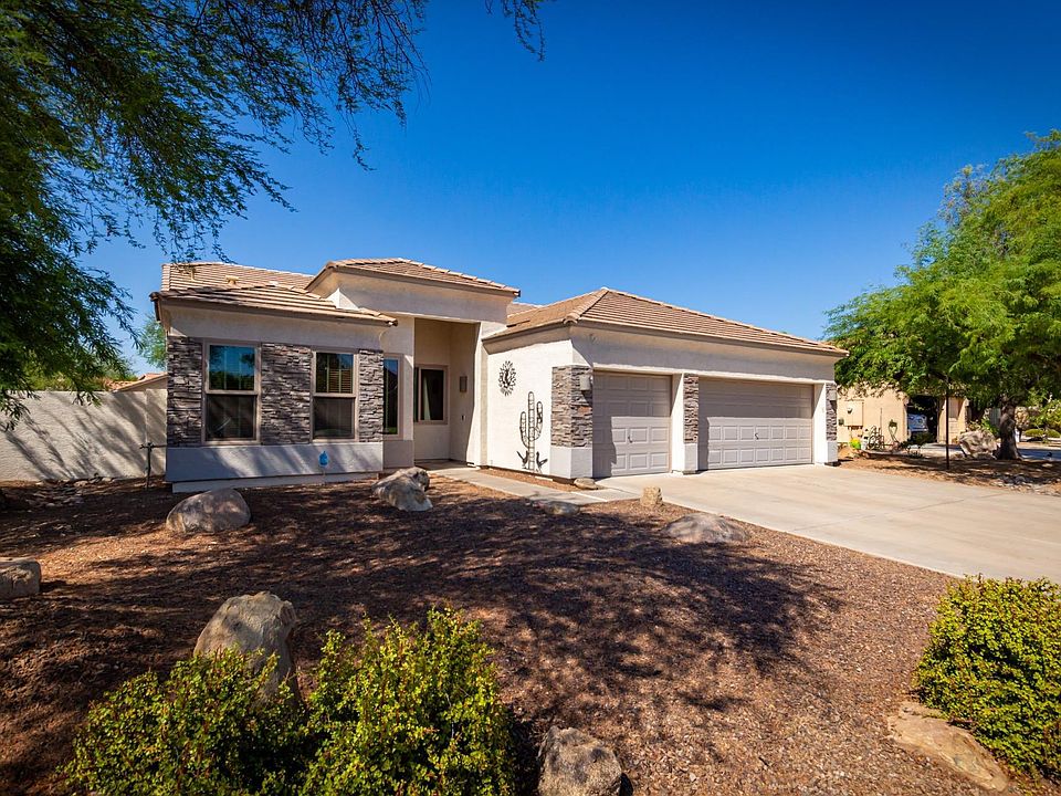 1st image of 1052 E San Tan Dr