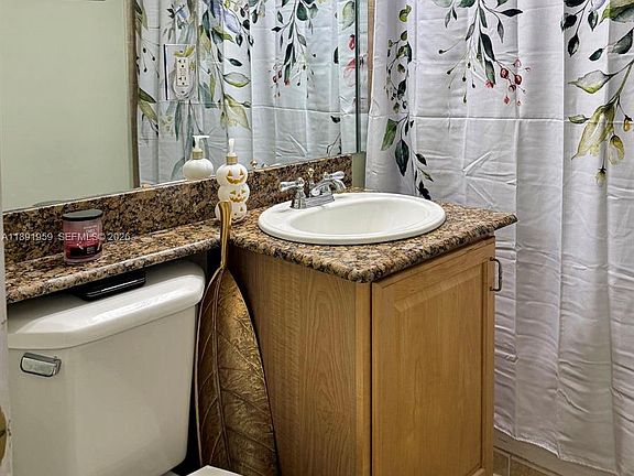 5th image of 924 SE 2nd St APT 17