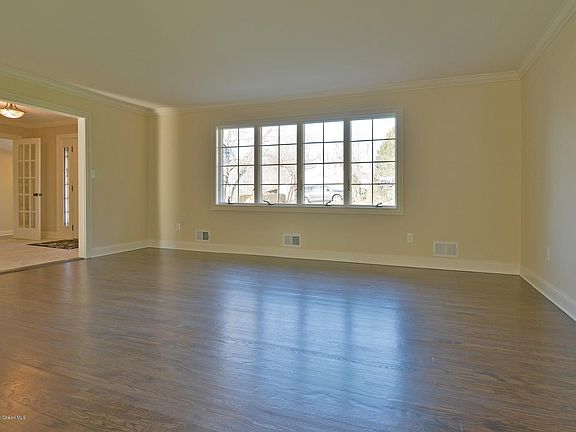 3rd image of 12 Decker Drive