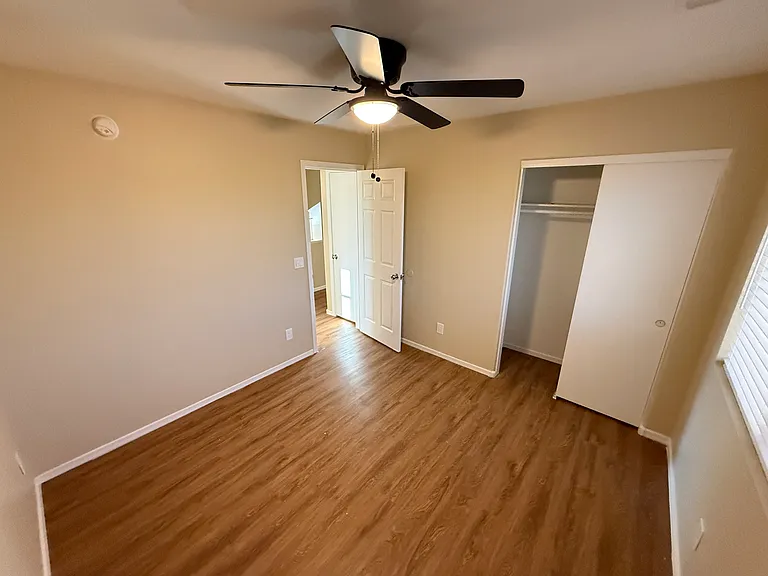 1457 E 10th Pl — Photo 20
