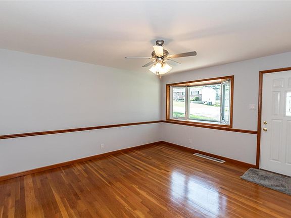 2nd image of 9819 Guehring Dr