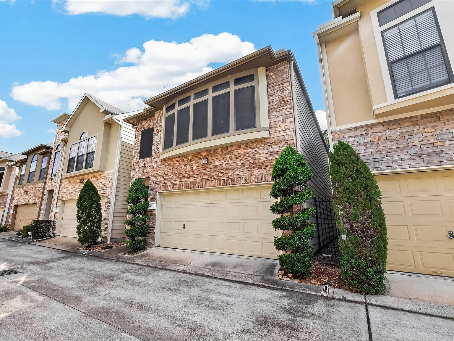 2 bed, 2.5 bath, 1763 sqft, $2,800 — Photo 4