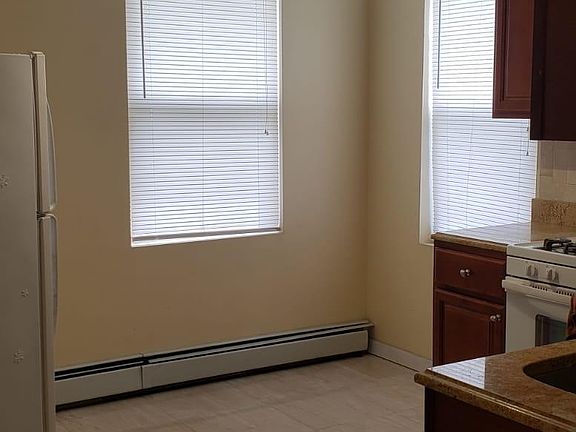 2nd image of 128 S 11th Ave Floor 3