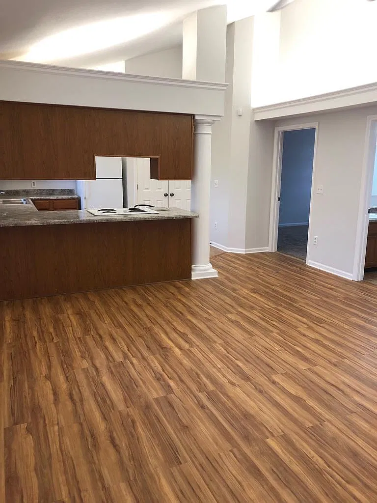 2 bed, 900 sqft, $975 — Photo 2