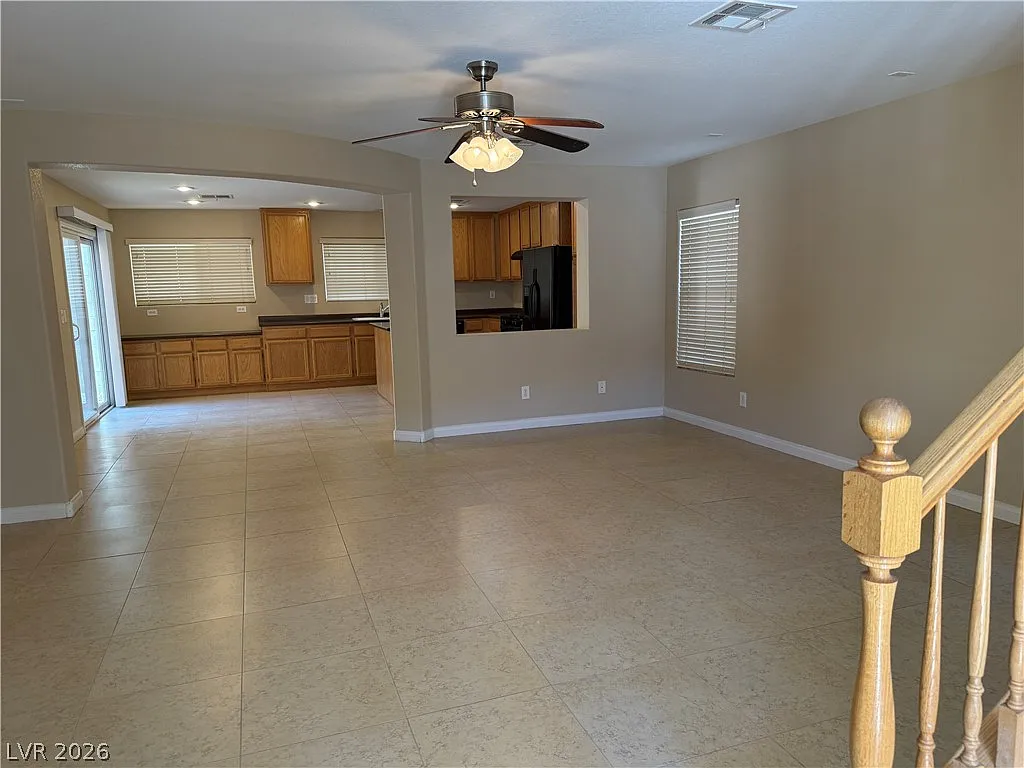 3 bed, 2.5 bath, 1845 sqft, $2,000 — Photo 3